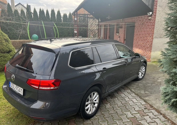 Volkswagen Passat cena 73800 przebieg: 145000, rok produkcji 2018 z Wisła małe 56